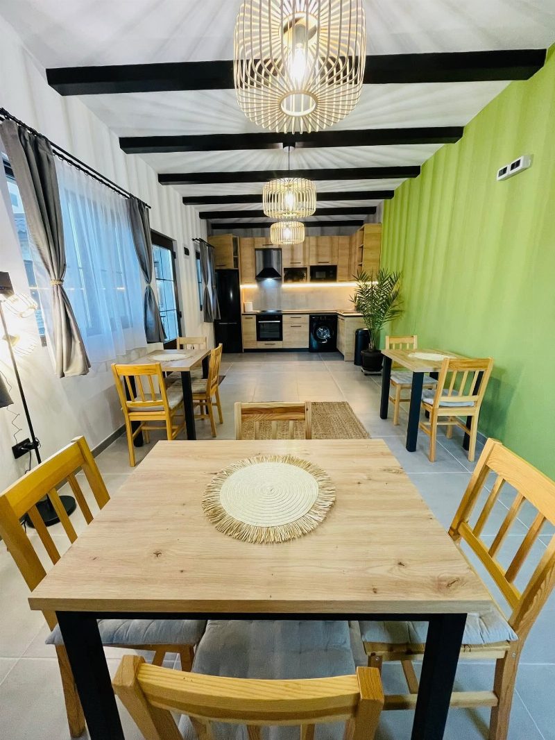 Shared kitchen at Somni Chinteni with dining area.